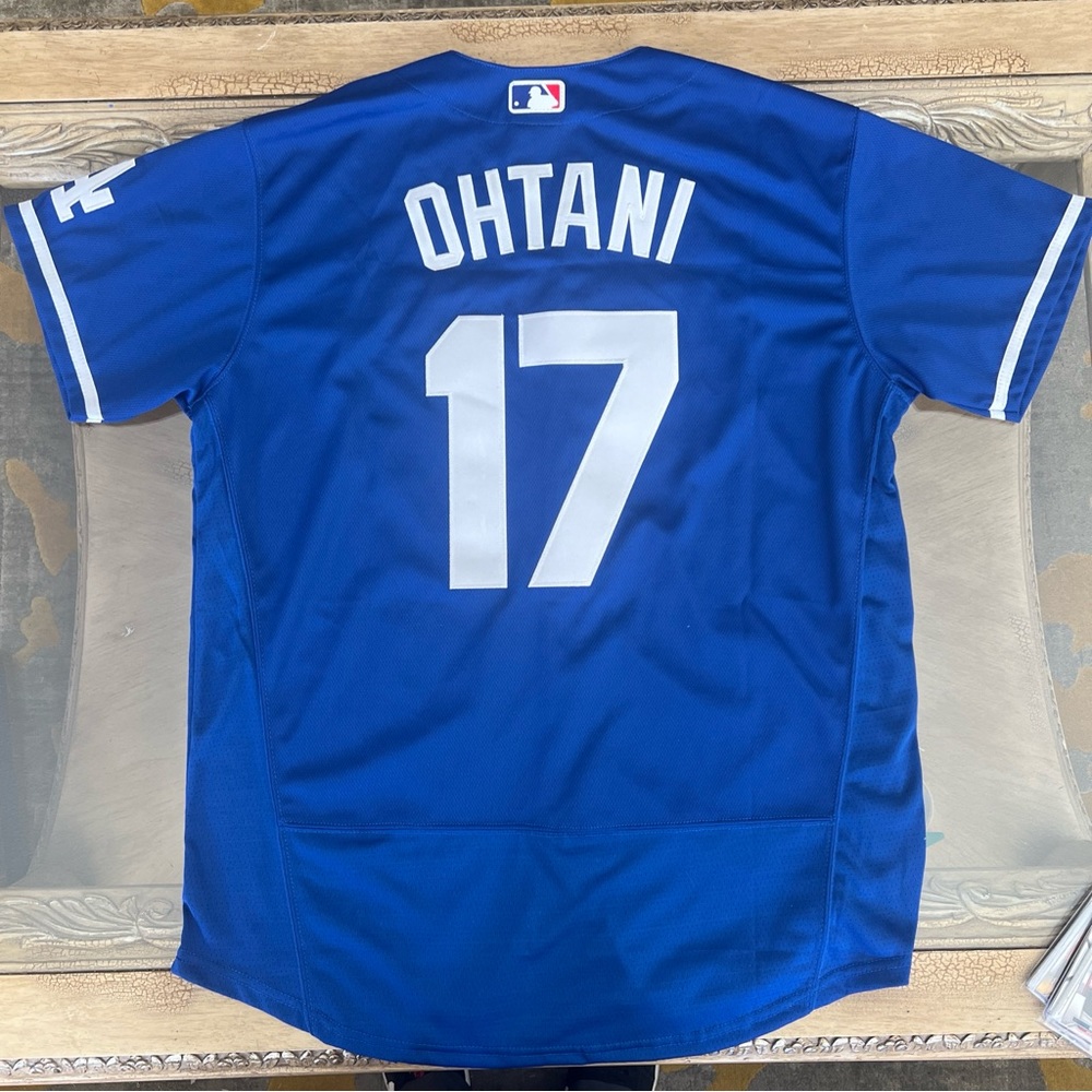 Shohei Ohtani Jersey and Card Mens Large Blue Los Angeles Dodgers - Picture 3 of 8